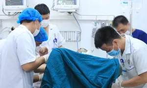 Ba nạn nhân sập cầu treo ở Điện Biên bị chấn động não, dập phổi Ba nạn nhân sập cầu treo ở Điện Biên bị chấn động não, dập phổi